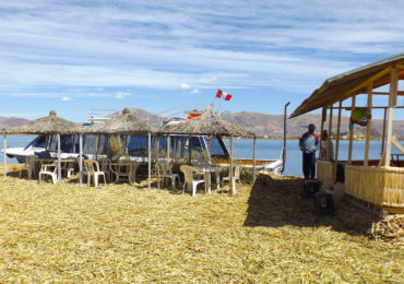 tour isla flotante de los uros (12)