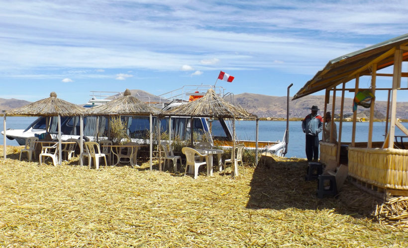 tour isla flotante de los uros (12)