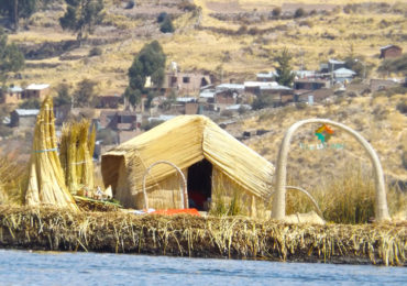 tour isla flotante de los uros (7)